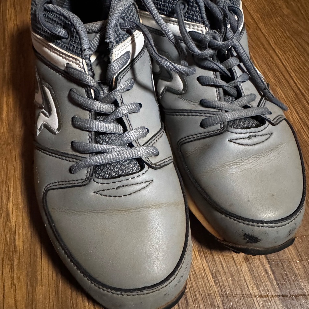 Gray Rip it Ringor turf cleats softball women's sz 7